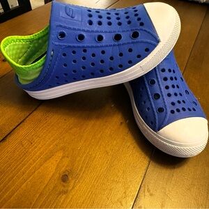 Toddlers size 9 Sketchers Foamies Slip on Guzman Steps aqua surge slip ons
